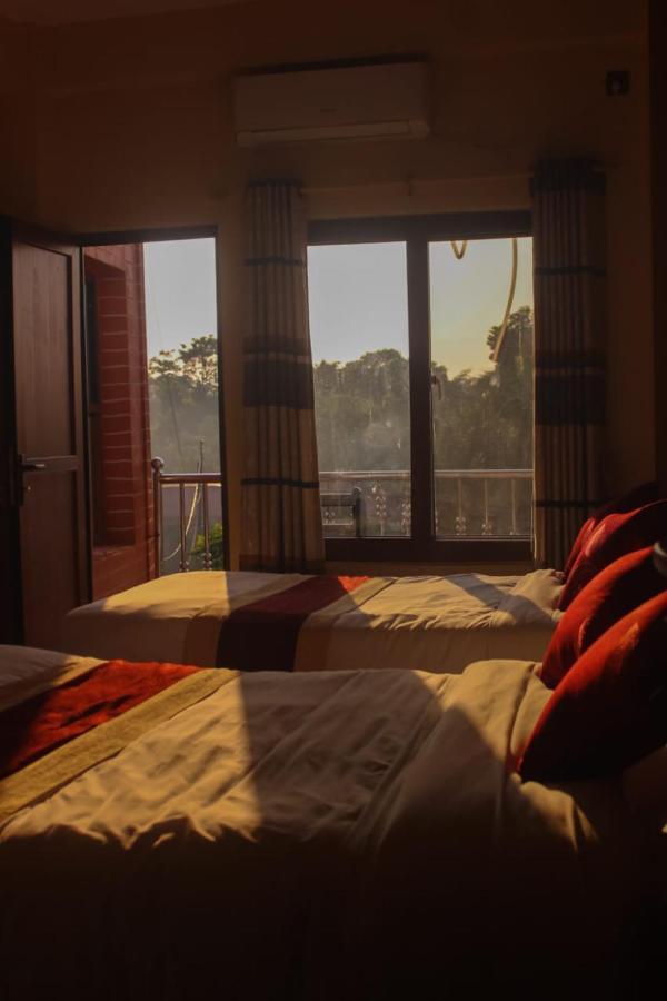 Hotel Flycatcher Chitwan- A Jungle Safari Home Sauraha Luaran gambar