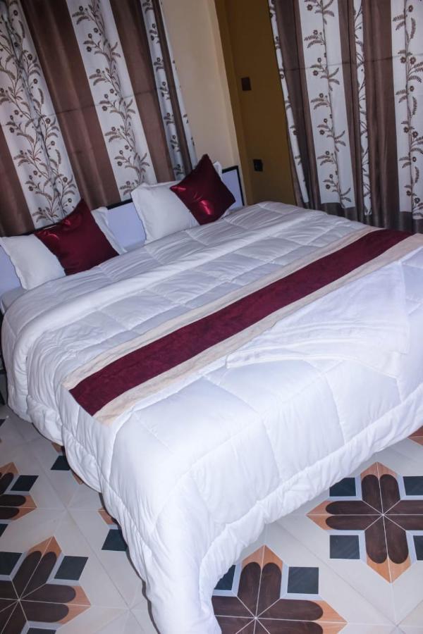 Hotel Flycatcher Chitwan- A Jungle Safari Home Sauraha Luaran gambar