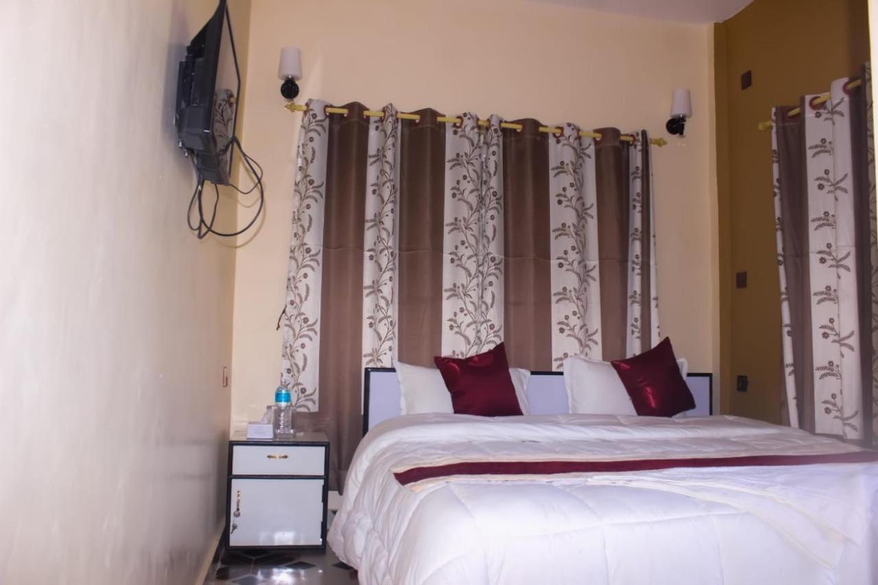 Hotel Flycatcher Chitwan- A Jungle Safari Home Sauraha Luaran gambar