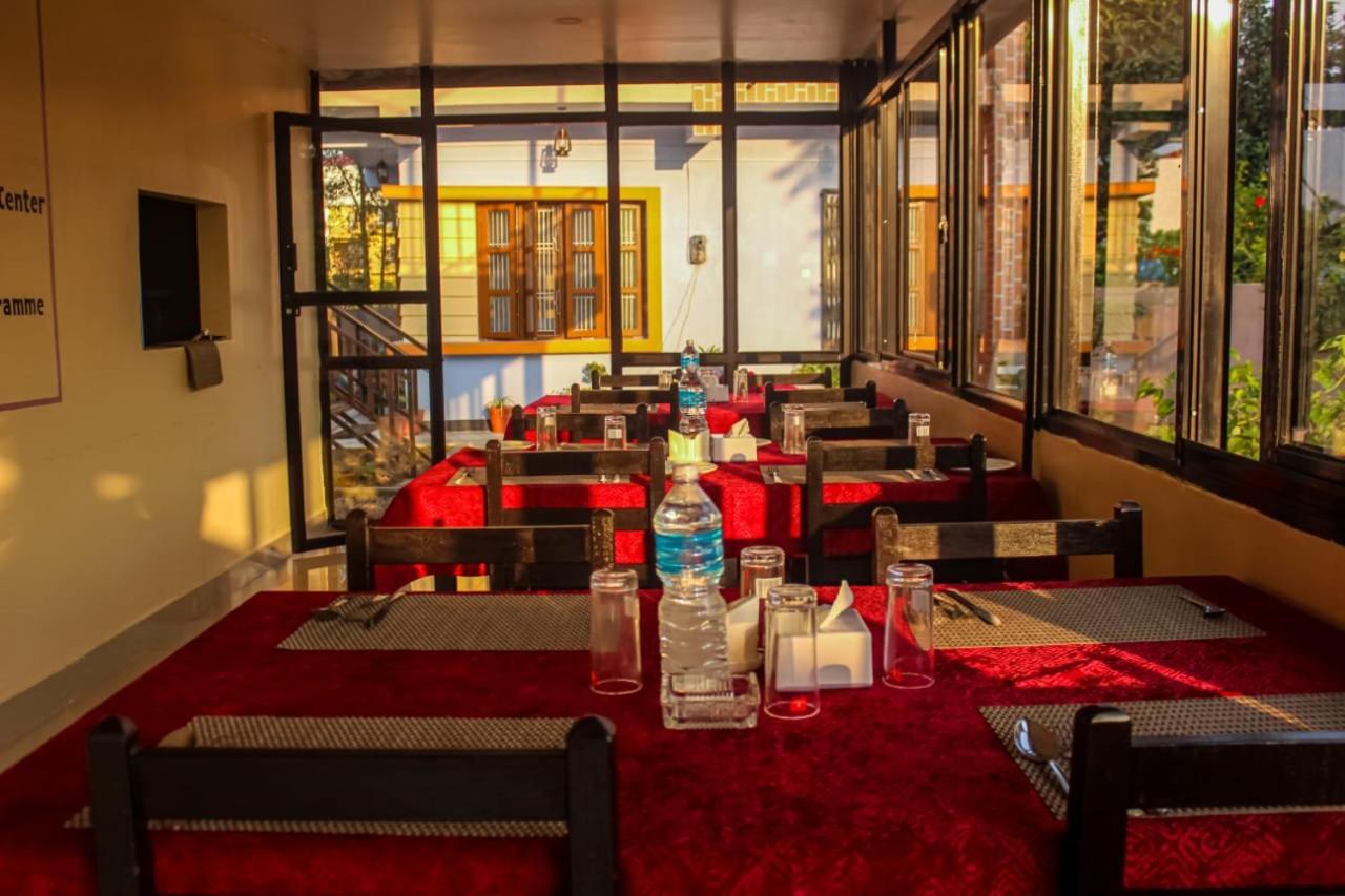 Hotel Flycatcher Chitwan- A Jungle Safari Home Sauraha Luaran gambar