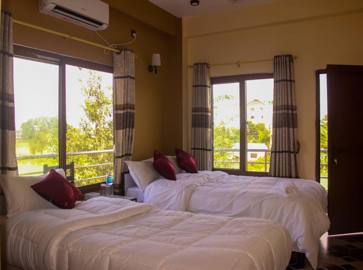 Hotel Flycatcher Chitwan- A Jungle Safari Home Sauraha Luaran gambar