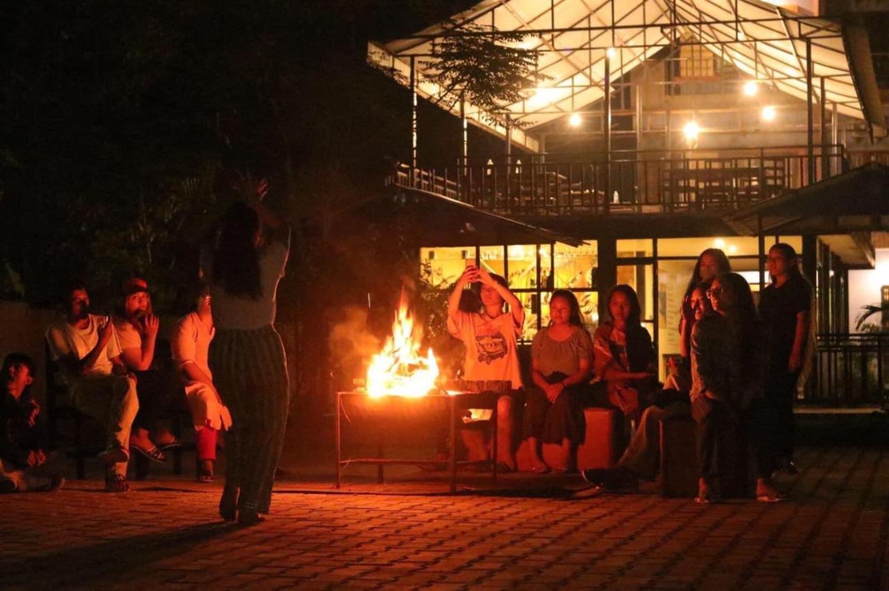 Hotel Flycatcher Chitwan- A Jungle Safari Home Sauraha Luaran gambar