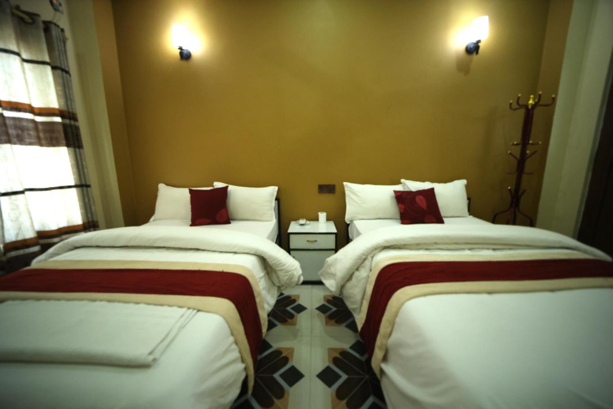 Hotel Flycatcher Chitwan- A Jungle Safari Home Sauraha Luaran gambar