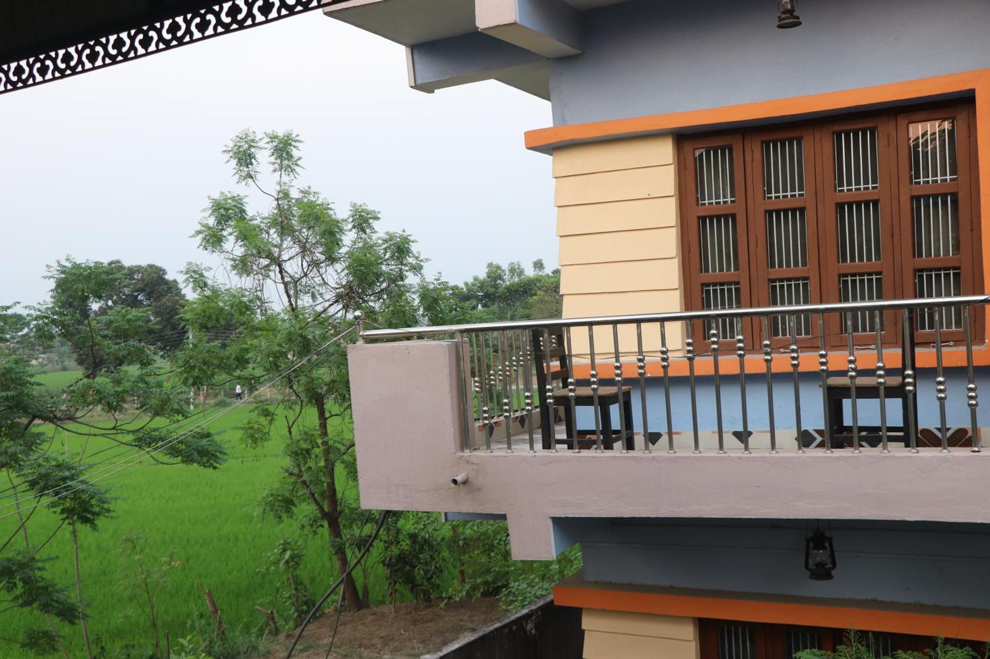 Hotel Flycatcher Chitwan- A Jungle Safari Home Sauraha Luaran gambar