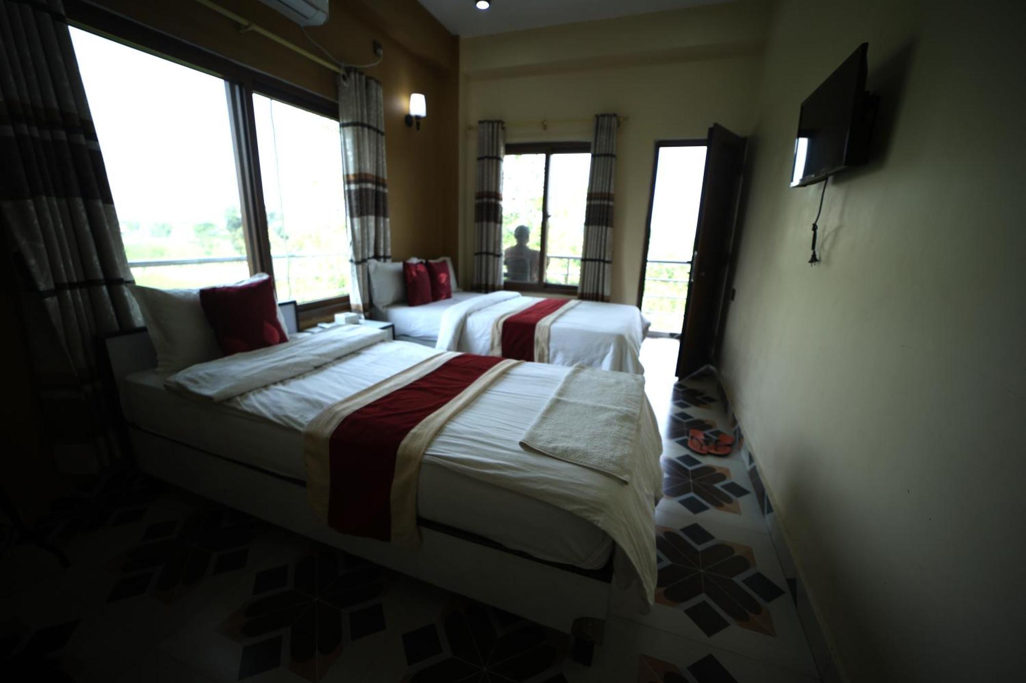 Hotel Flycatcher Chitwan- A Jungle Safari Home Sauraha Luaran gambar