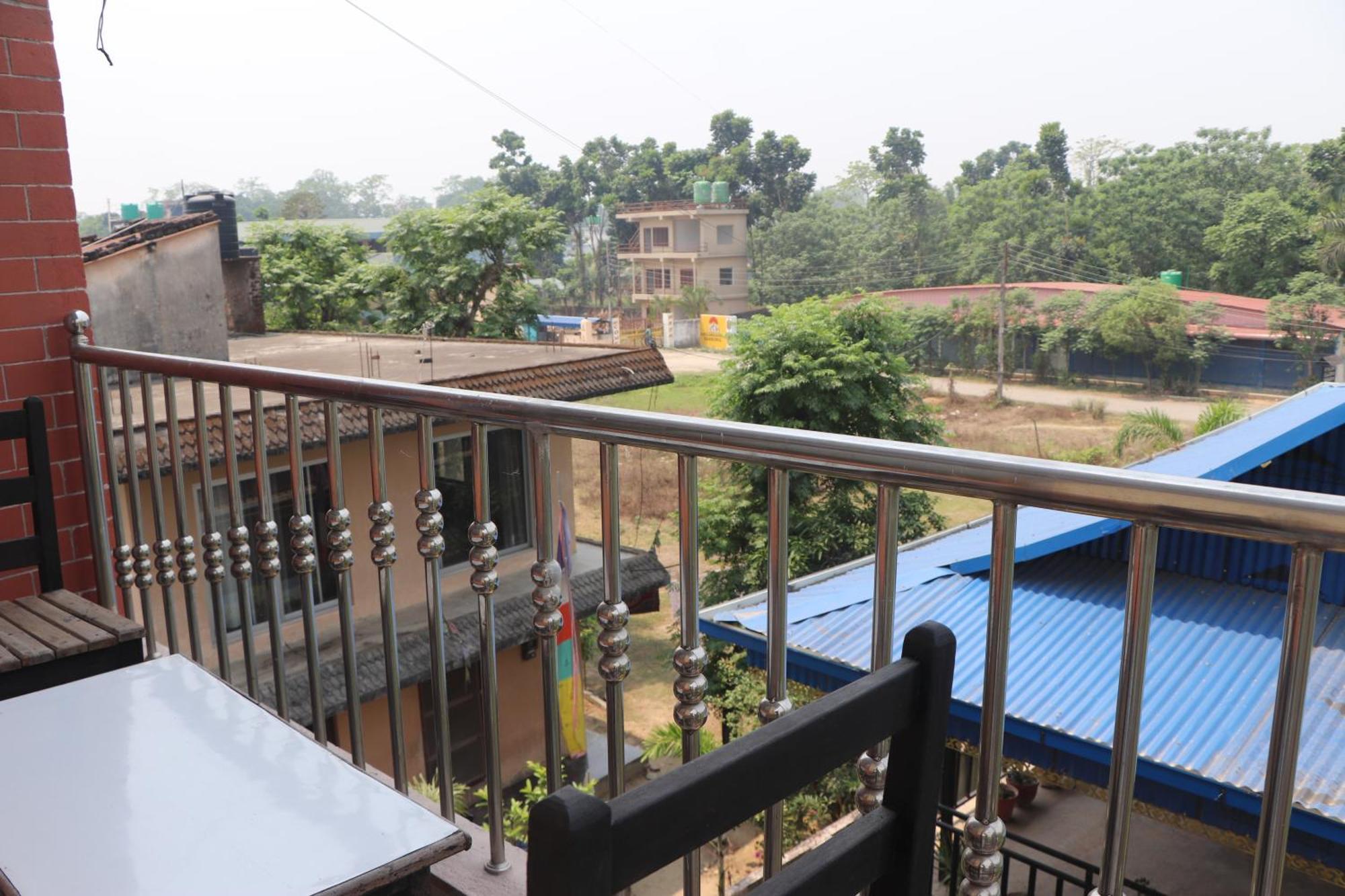Hotel Flycatcher Chitwan- A Jungle Safari Home Sauraha Luaran gambar