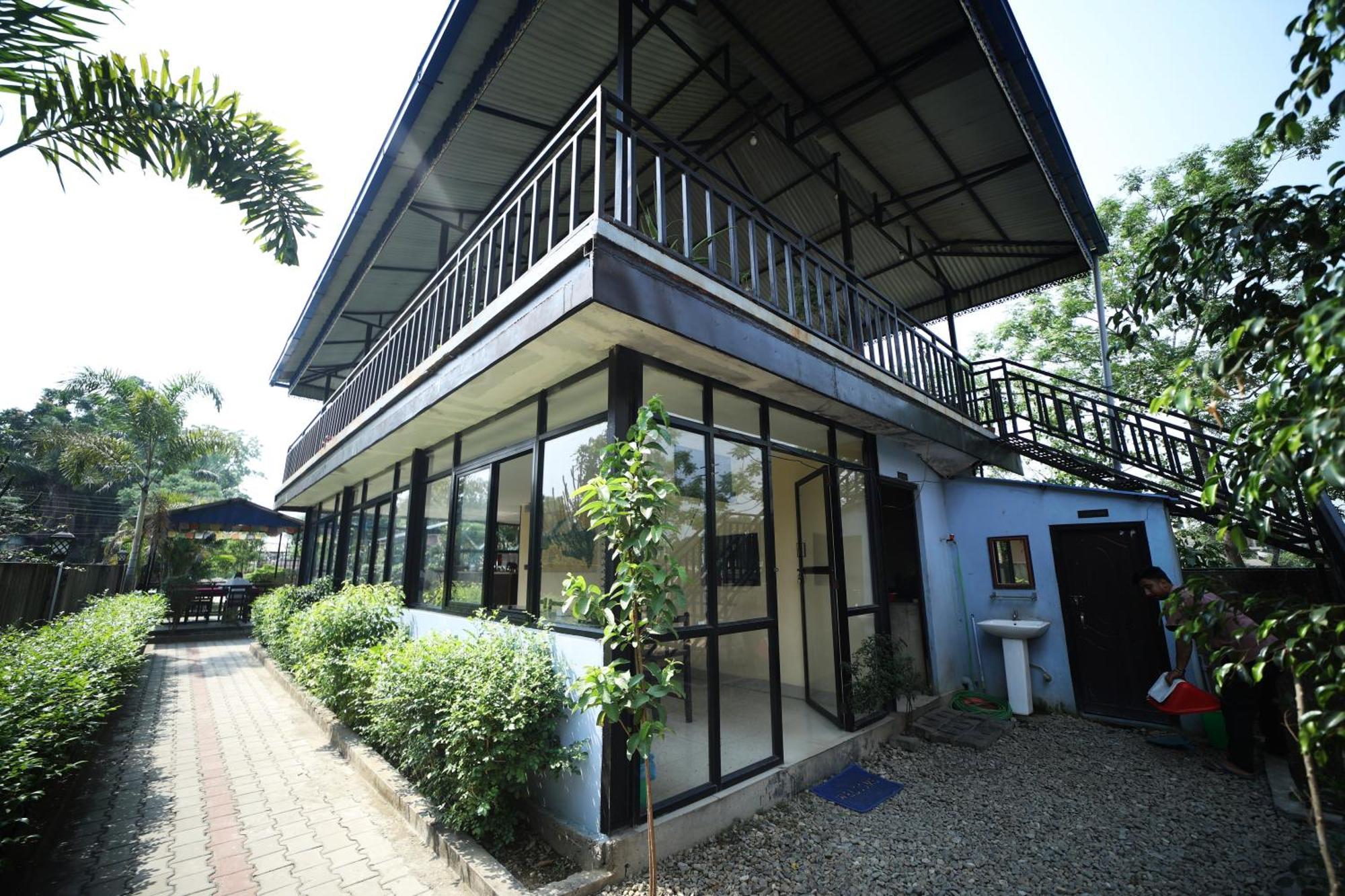 Hotel Flycatcher Chitwan- A Jungle Safari Home Sauraha Luaran gambar
