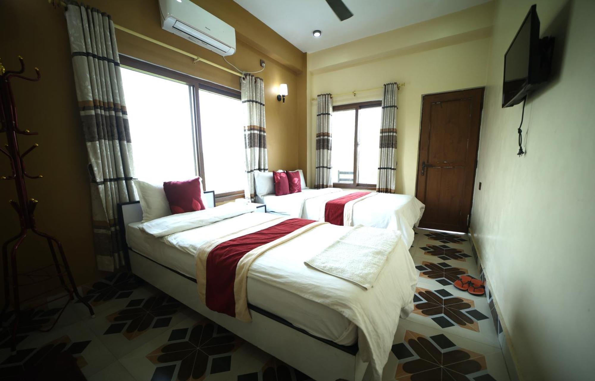 Hotel Flycatcher Chitwan- A Jungle Safari Home Sauraha Luaran gambar