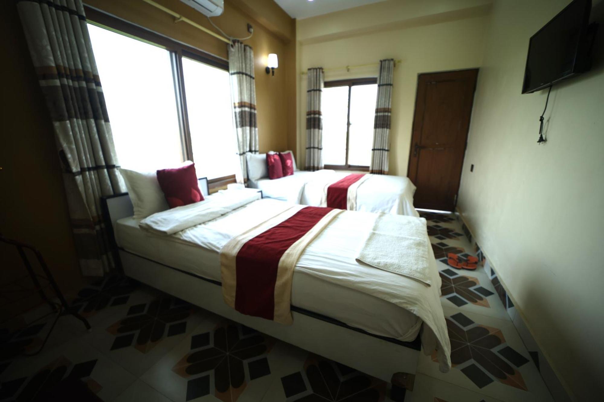 Hotel Flycatcher Chitwan- A Jungle Safari Home Sauraha Luaran gambar