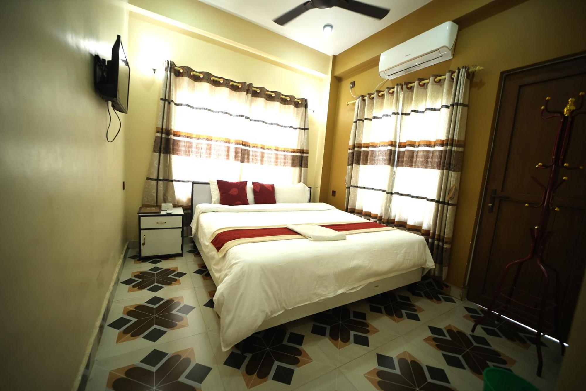 Hotel Flycatcher Chitwan- A Jungle Safari Home Sauraha Luaran gambar