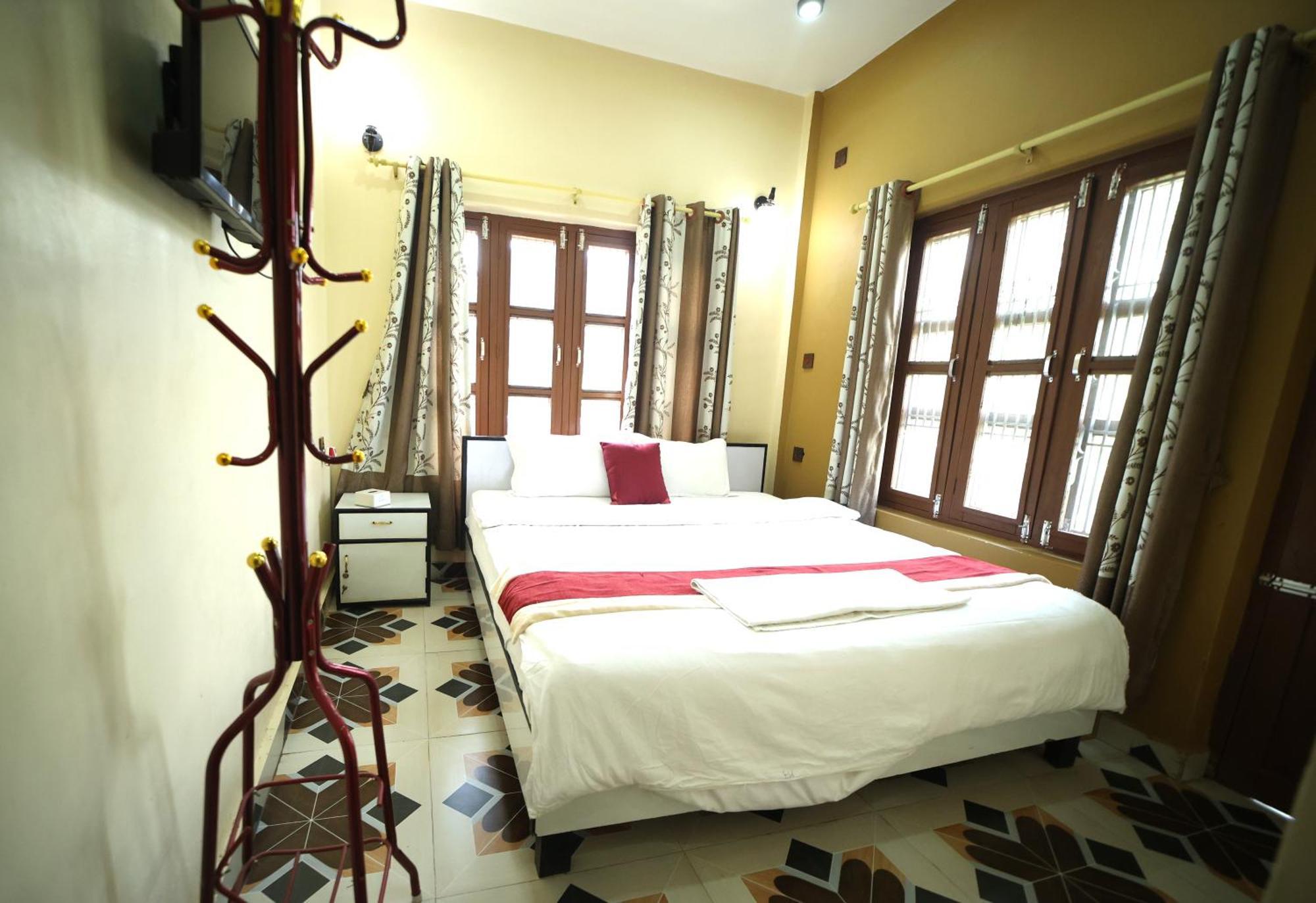 Hotel Flycatcher Chitwan- A Jungle Safari Home Sauraha Luaran gambar