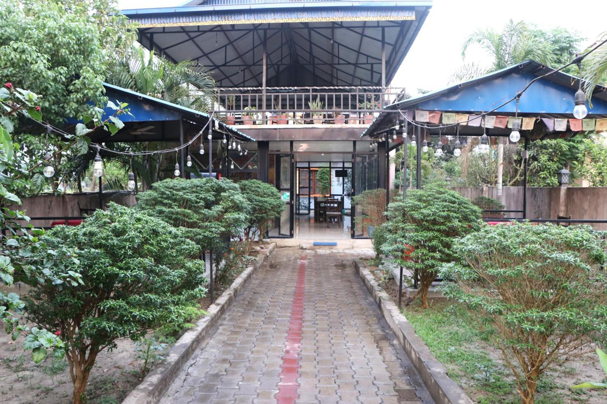 Hotel Flycatcher Chitwan- A Jungle Safari Home Sauraha Luaran gambar