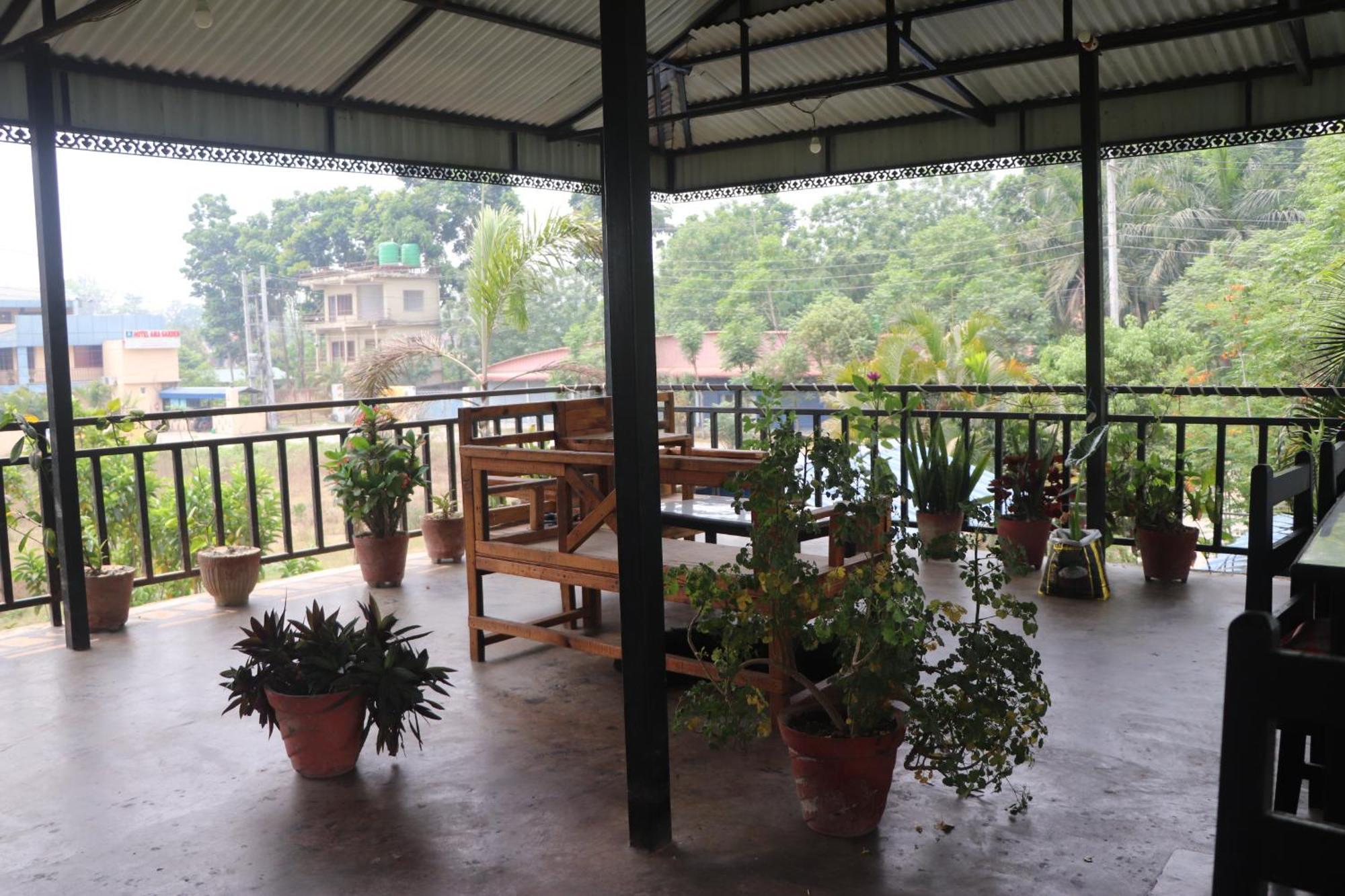 Hotel Flycatcher Chitwan- A Jungle Safari Home Sauraha Luaran gambar