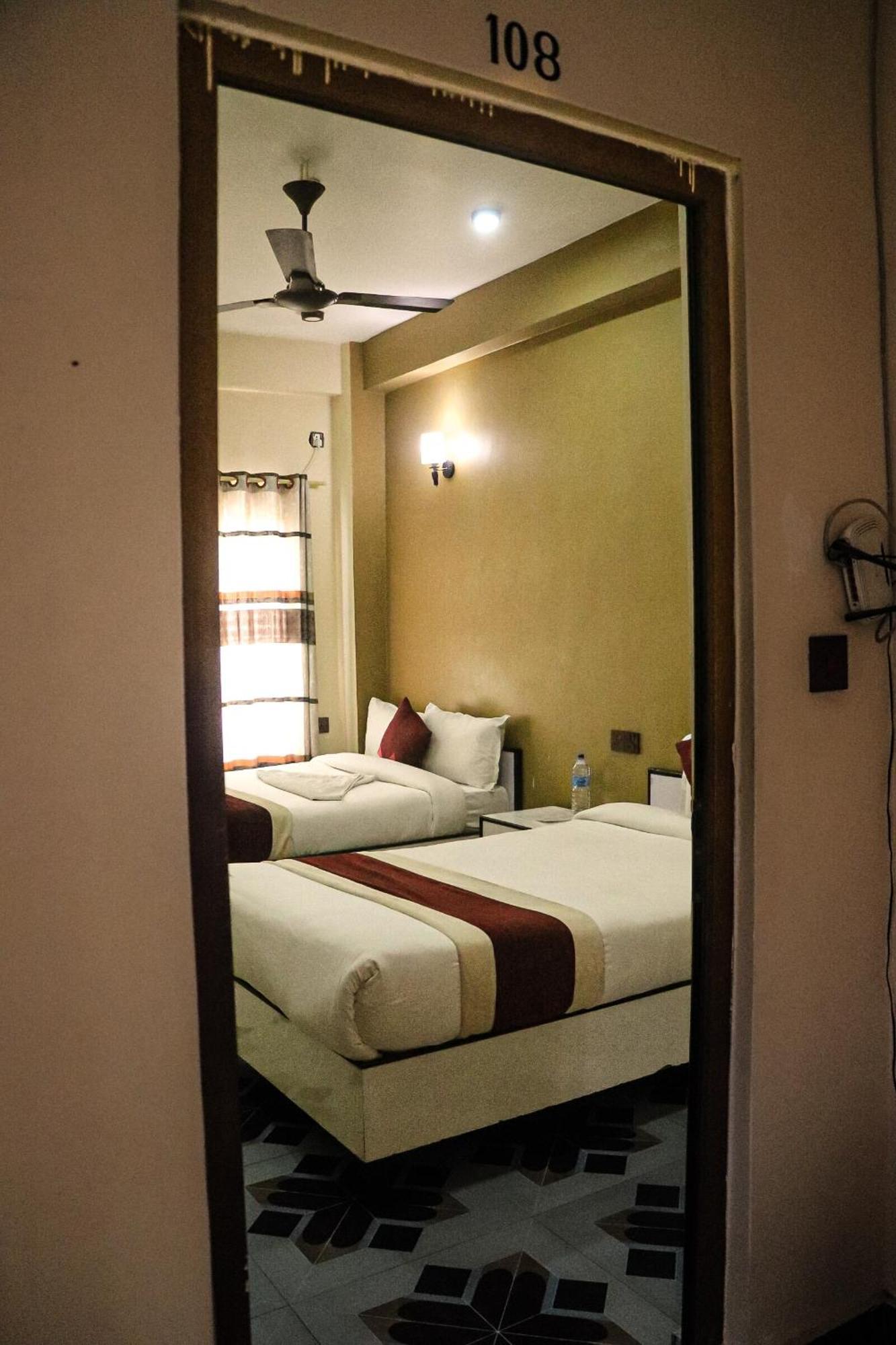 Hotel Flycatcher Chitwan- A Jungle Safari Home Sauraha Luaran gambar