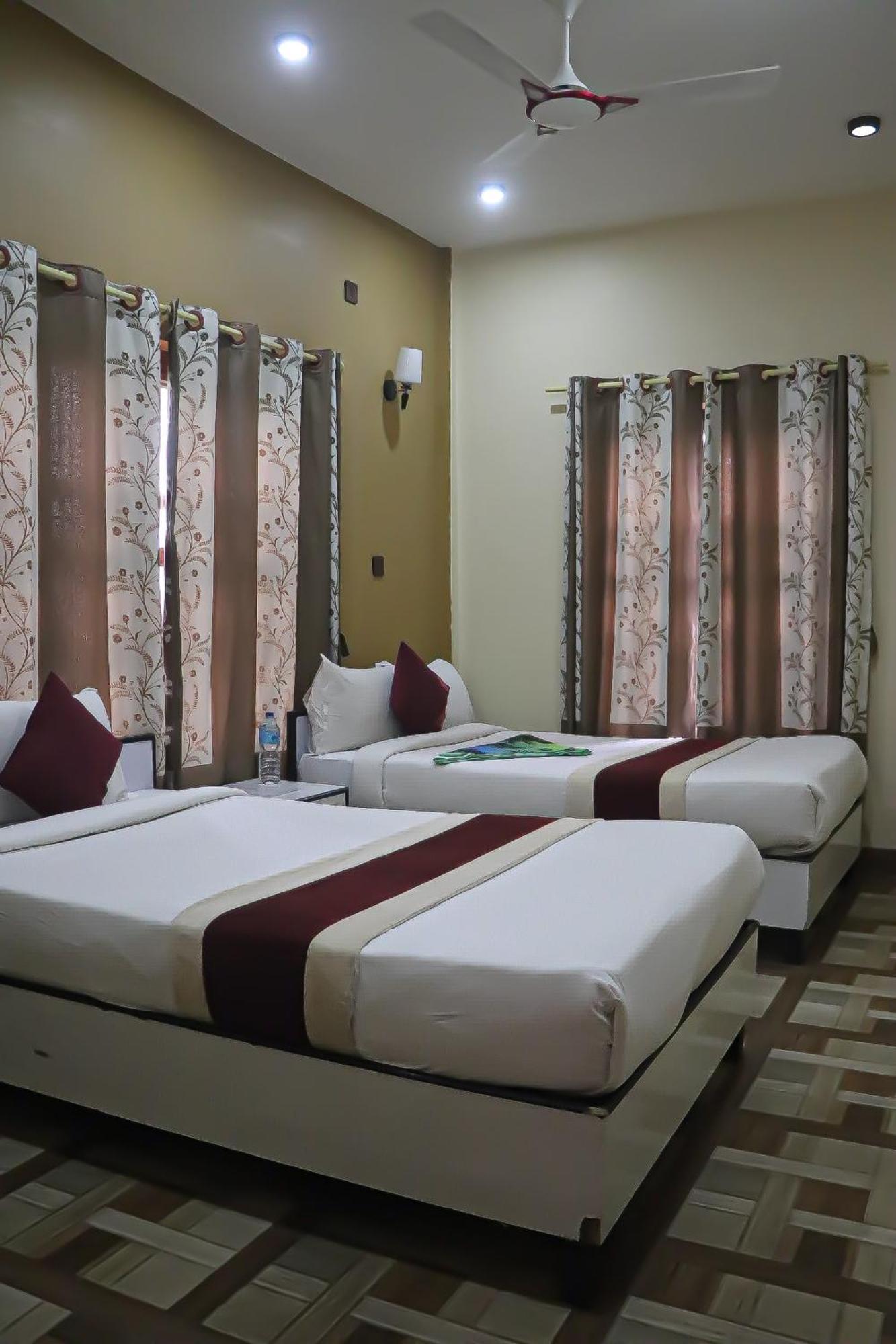 Hotel Flycatcher Chitwan- A Jungle Safari Home Sauraha Luaran gambar
